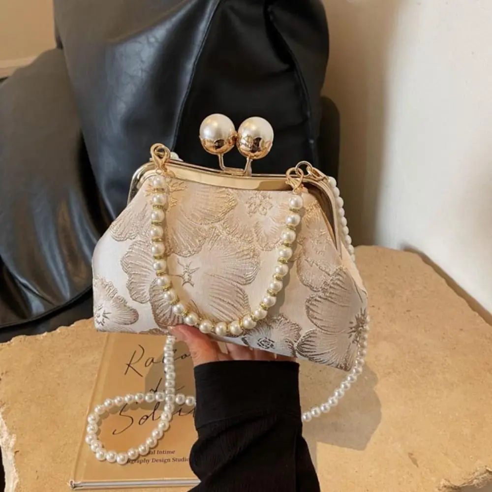 Pearl Chinese Style Handbag Kiss Lock Cheongsam Accessories Hanfu Clutch Bag Elegant Shoulder Embroidery Banquet Bag Party
Pearl Chinese Style Handbag Kiss Lock Cheongsam Accessories Hanfu Clutch Bag Elegant Shoulder Embroidery Banquet Bag Party