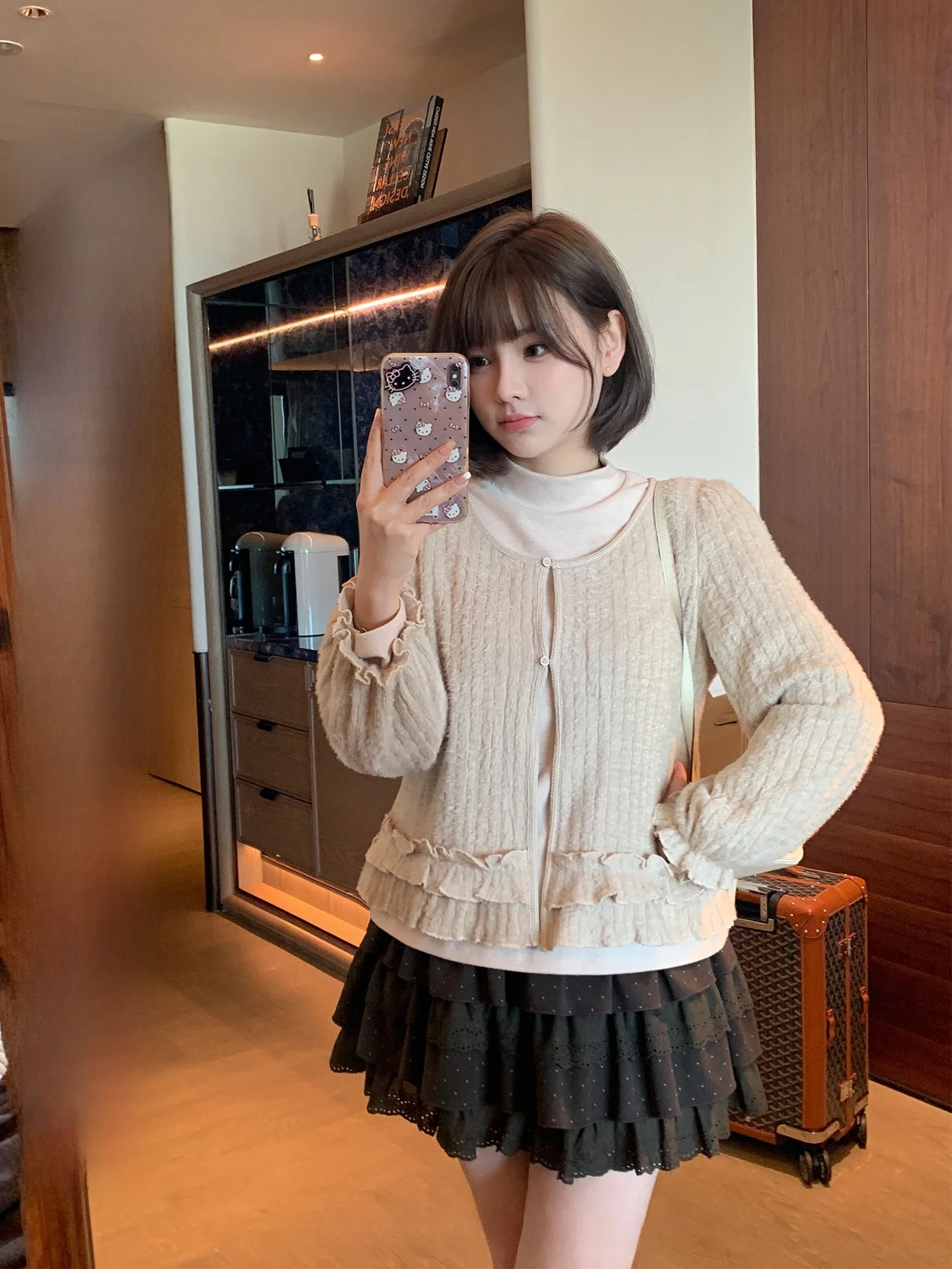 Новинка: Женский комплект больших размеров: кружевной кардиган, внутренняя блузка и многоярусная юбка. Повседневный, с высокой талией, из полиэстера, зимний, с длинными рукавами.
Новинка: Женский комплект больших размеров: кружевной кардиган, внутренняя блузка и многоярусная юбка. Повседневный, с высокой талией, из полиэстера, зимний, с длинными рукавами.