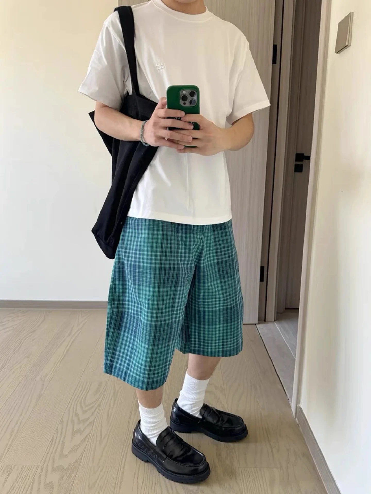 Retro Japanese Blue Plaid Loose Shorts Unisex Summer High Street Casual Versatile Five-Quarter Mid-Pants INS Couple Style
Retro Japanese Blue Plaid Loose Shorts Unisex Summer High Street Casual Versatile Five-Quarter Mid-Pants INS Couple Style