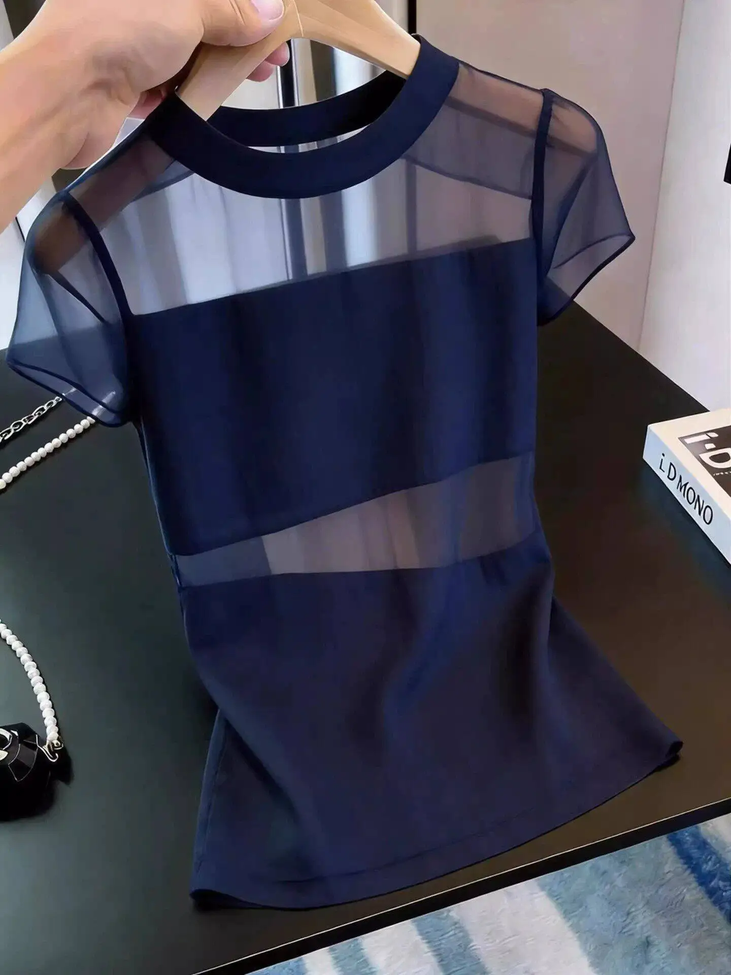 Fashionable Splice Short Sleeve T-Shirt Women's Summer New High-End Sensation Meat Covering Slimming Minority Micro-through Top
Fashionable Splice Short Sleeve T-Shirt Women's Summer New High-End Sensation Meat Covering Slimming Minority Micro-through Top