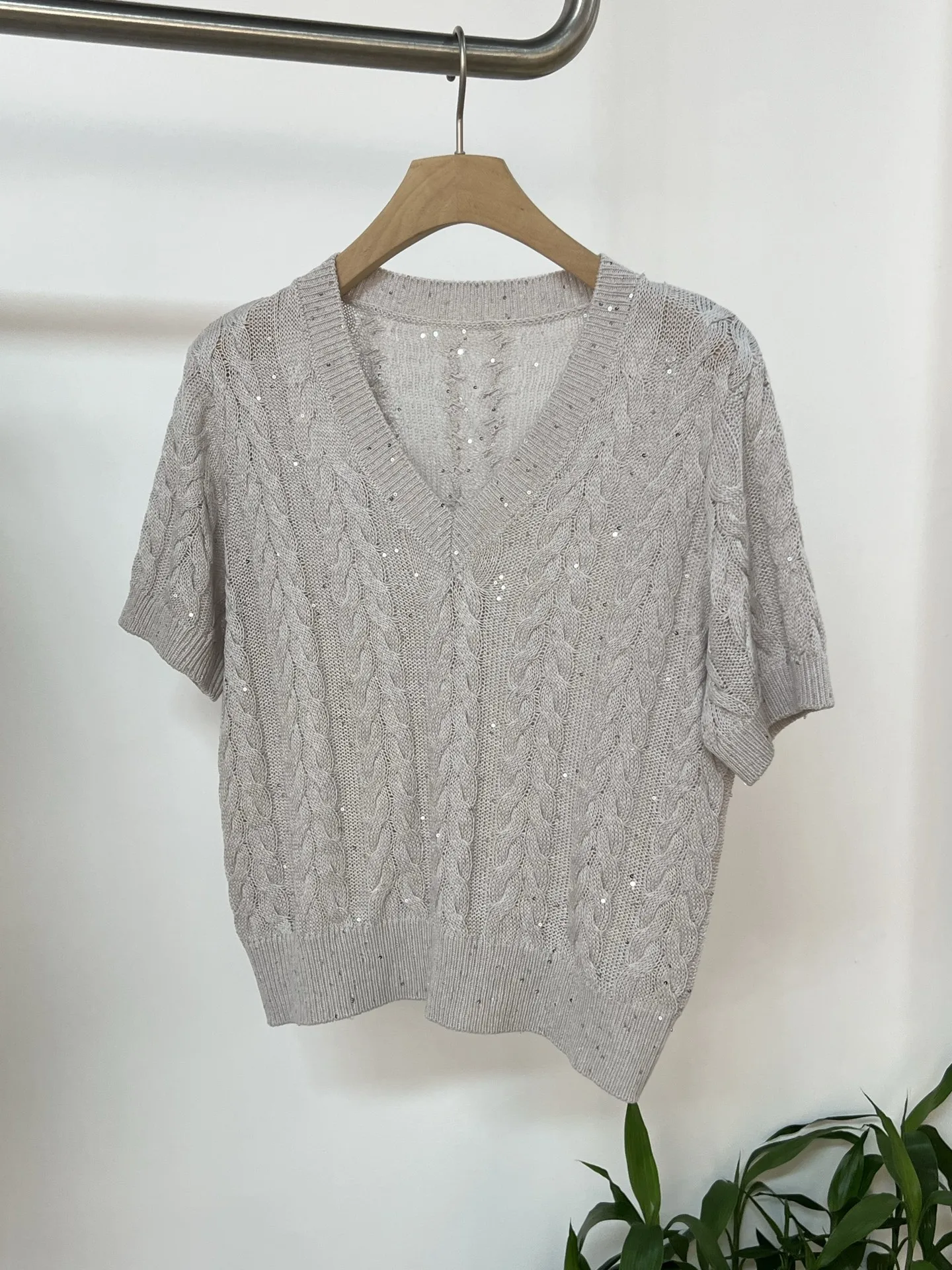 Women'S Summer Linen New V-Neck Short-Sleeved Twisted Sweater Twisted Sequined Tops For Women
Women'S Summer Linen New V-Neck Short-Sleeved Twisted Sweater Twisted Sequined Tops For Women