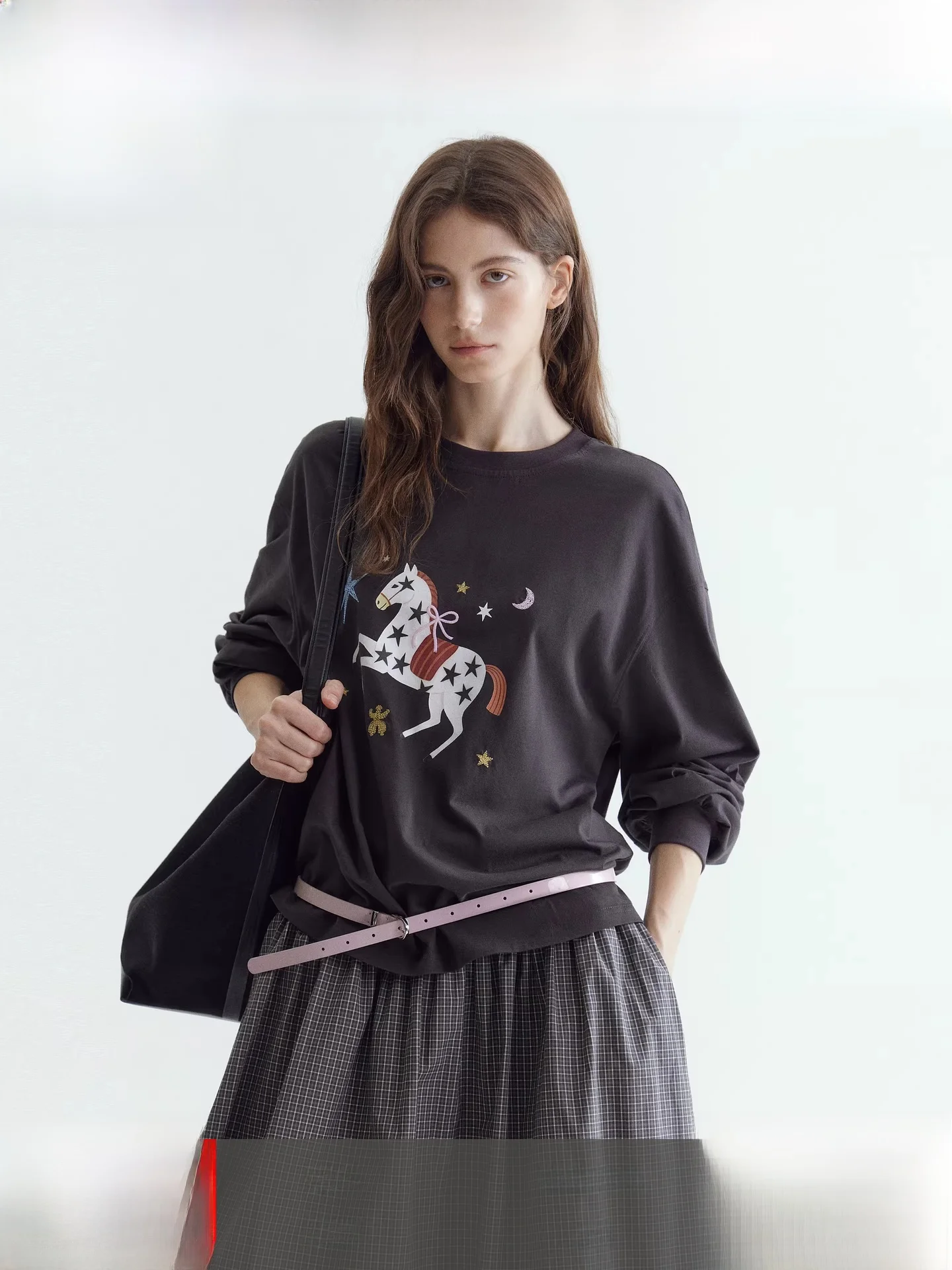 Fano Star Pony Printed T-irt Loose Fit Modal Cotton Korean Sle Long Sve round Ne Top for Women Spring Season
Fano Star Pony Printed T-irt Loose Fit Modal Cotton Korean Sle Long Sve round Ne Top for Women Spring Season