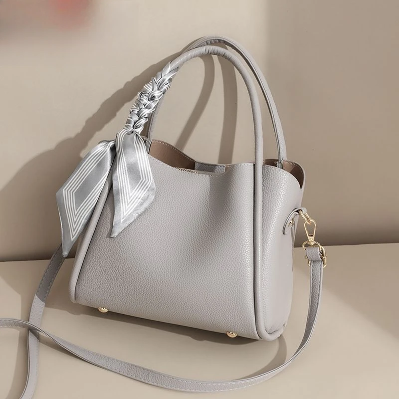 Simplicity High-end Women's Crossbody Bag PU Leather Versatile Bucket Shoulder Bag Fashion Designer Commuting Handbag E5832
Simplicity High-end Women's Crossbody Bag PU Leather Versatile Bucket Shoulder Bag Fashion Designer Commuting Handbag E5832