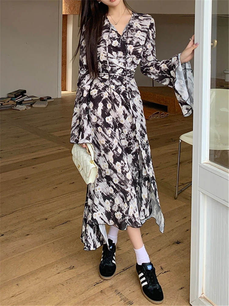 Vintage Print Midi Dress for Women 2023 New Autumn Streetwear Long Sleeved V-neck Elegant Chic Sweet Floral Dress Korean
Vintage Print Midi Dress for Women 2023 New Autumn Streetwear Long Sleeved V-neck Elegant Chic Sweet Floral Dress Korean