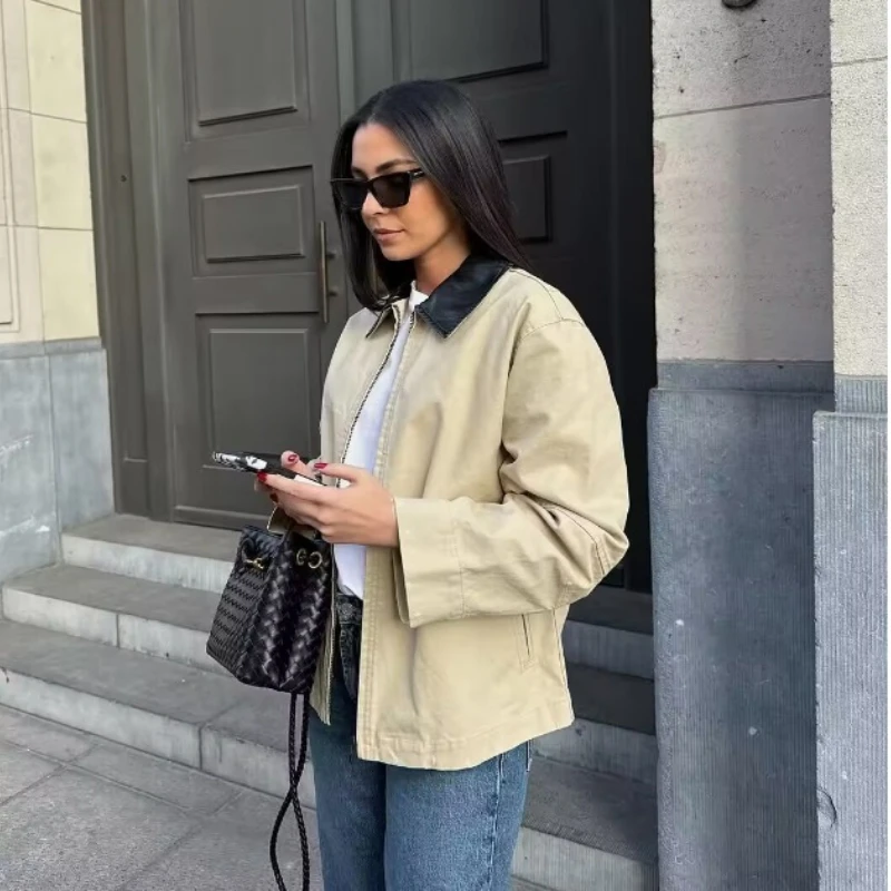 Women's Clothing Autumn Bomber Jacket Zipper Turn-down Collar Long Sleeves Retro Contrasting Colours Coat Baseball Jacket Tops
Women's Clothing Autumn Bomber Jacket Zipper Turn-down Collar Long Sleeves Retro Contrasting Colours Coat Baseball Jacket Tops