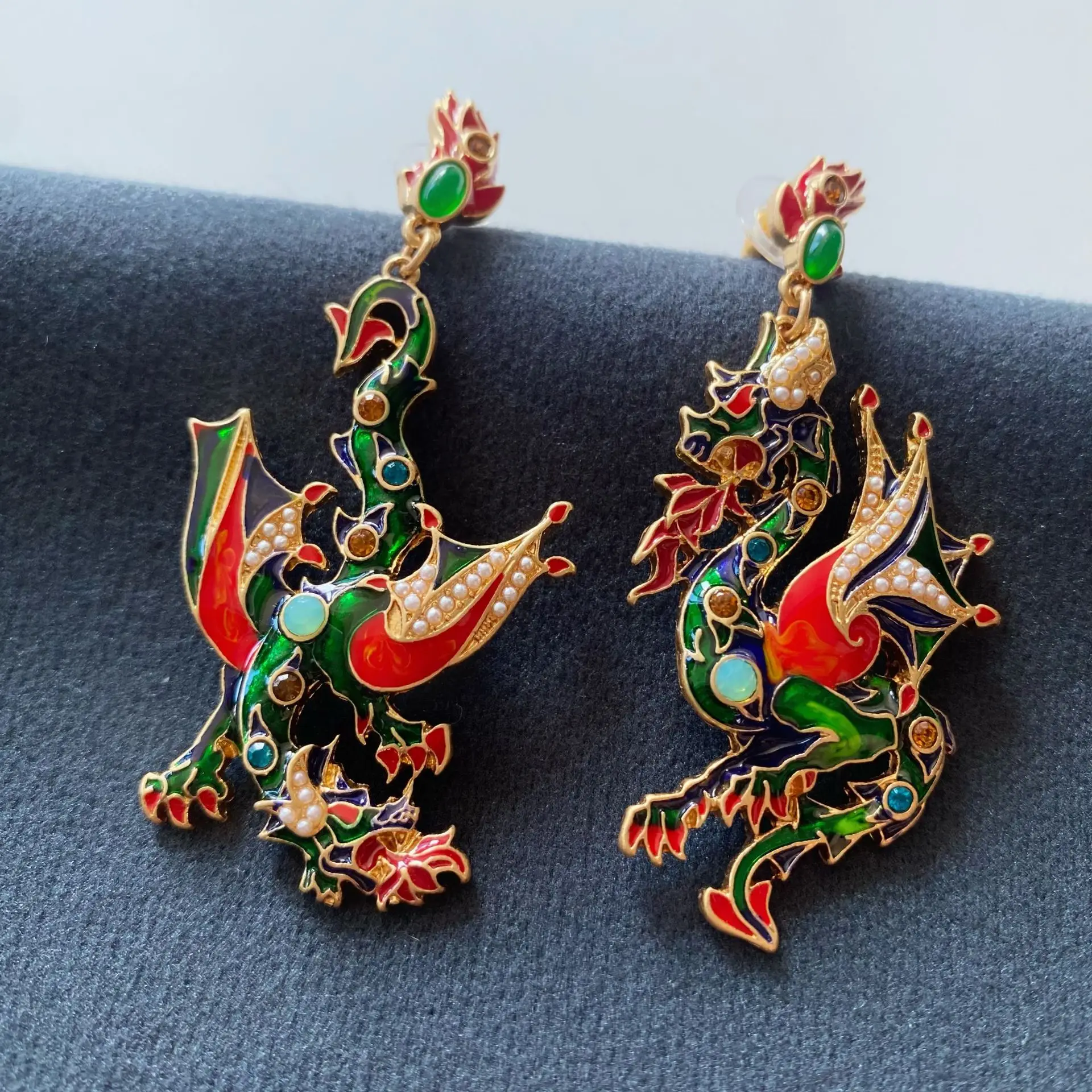 Medieval Vintage Jewelry China-Chic Colored Dragon Shaped Earrings Women's Antique Palace Designed Earrings
Medieval Vintage Jewelry China-Chic Colored Dragon Shaped Earrings Women's Antique Palace Designed Earrings