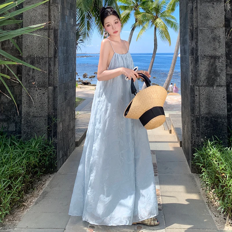 Pleated Tencel backless strap dress women, summer high-end elegant loose beach vacation jacquard long dress
Pleated Tencel backless strap dress women, summer high-end elegant loose beach vacation jacquard long dress