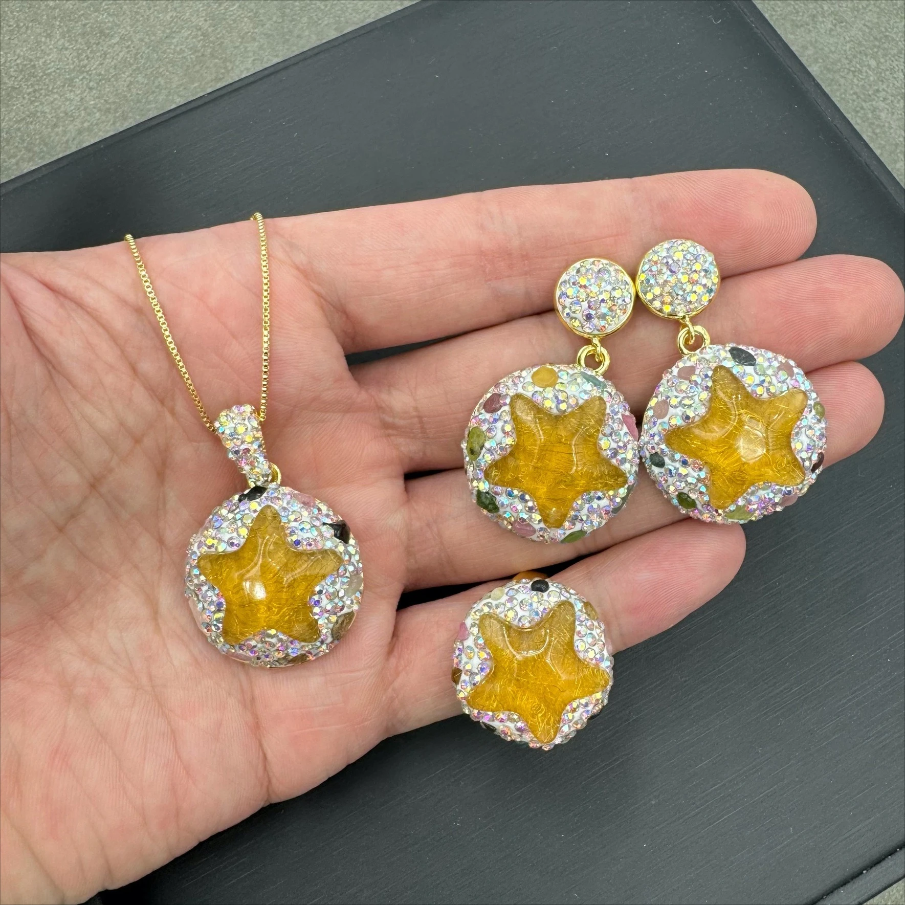 New 3 in 1 Gold Inlaid Tourmaline Set for Women Personalized Necklace Earrings Rings Party Gifts
New 3 in 1 Gold Inlaid Tourmaline Set for Women Personalized Necklace Earrings Rings Party Gifts