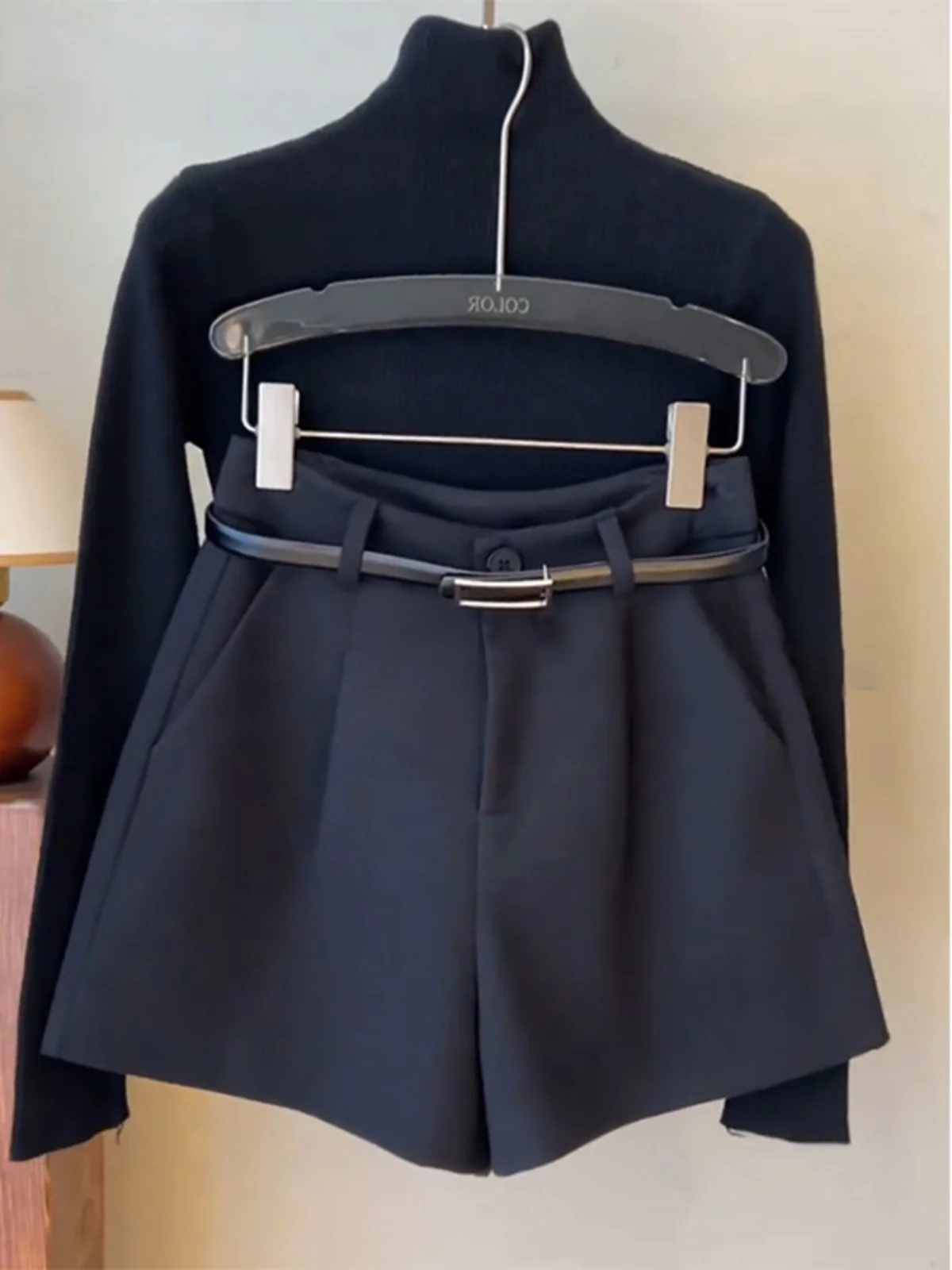 Брюки с высокой талией и широкими штанинами, больших размеров, женские, модные, из шерсти, А-силуэт, зимние, новые, стройнящие, скрывающие бедра
Брюки с высокой талией и широкими штанинами, больших размеров, женские, модные, из шерсти, А-силуэт, зимние, новые, стройнящие, скрывающие бедра