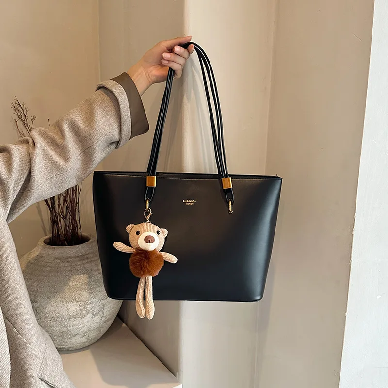 Новая винтажная сумка-тоут из искусственной кожи для женщин, большая вместительная сумка на плечо, стильная сумка в стиле ретро, модная пригородная рабочая сумка
Новая винтажная сумка-тоут из искусственной кожи для женщин, большая вместительная сумка на плечо, стильная сумка в стиле ретро, модная пригородная рабочая сумка