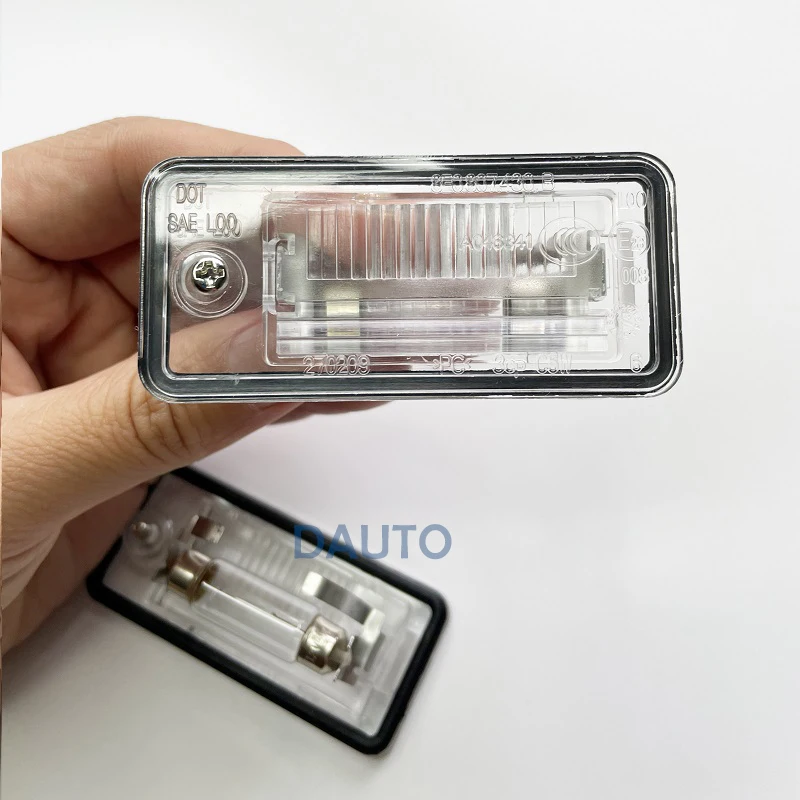 8Е 0807430 Подсветка номерного знака автомобиля для Audi B6 A4 B7 A6 S6 B8 A8 A3 S3 Лампы Аксессуары Лампа левая и правая
8Е 0807430 Подсветка номерного знака автомобиля для Audi B6 A4 B7 A6 S6 B8 A8 A3 S3 Лампы Аксессуары Лампа левая и правая