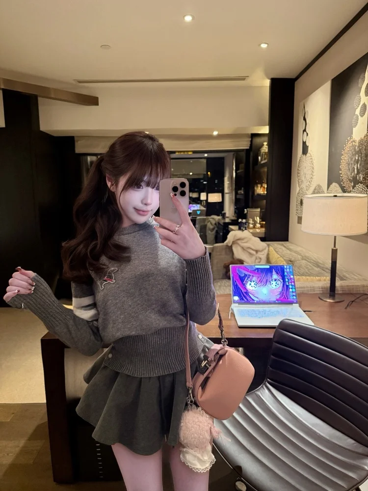 Seoul Limited Edition Embroidered Dog Sweater Long Sleeve Waist Cinched Short Knitted Top Korean Style Casual Fashion
Seoul Limited Edition Embroidered Dog Sweater Long Sleeve Waist Cinched Short Knitted Top Korean Style Casual Fashion