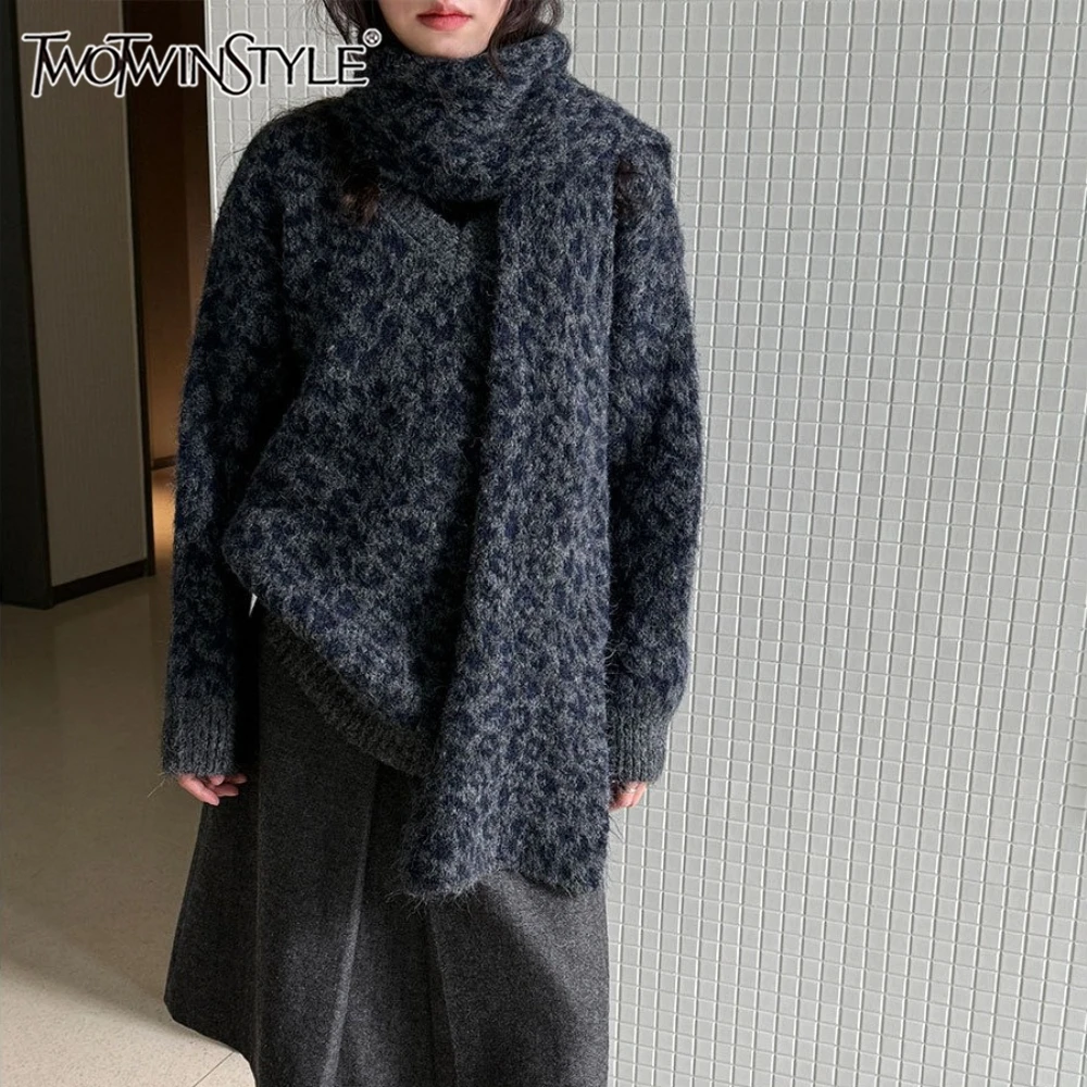 TWOTWINSTYLE однотонный сращенный шарф, корейский шикарный свитер, женский свободный элитный свитер с v-образным вырезом и длинными рукавами, осенняя мода
TWOTWINSTYLE однотонный сращенный шарф, корейский шикарный свитер, женский свободный элитный свитер с v-образным вырезом и длинными рукавами, осенняя мода