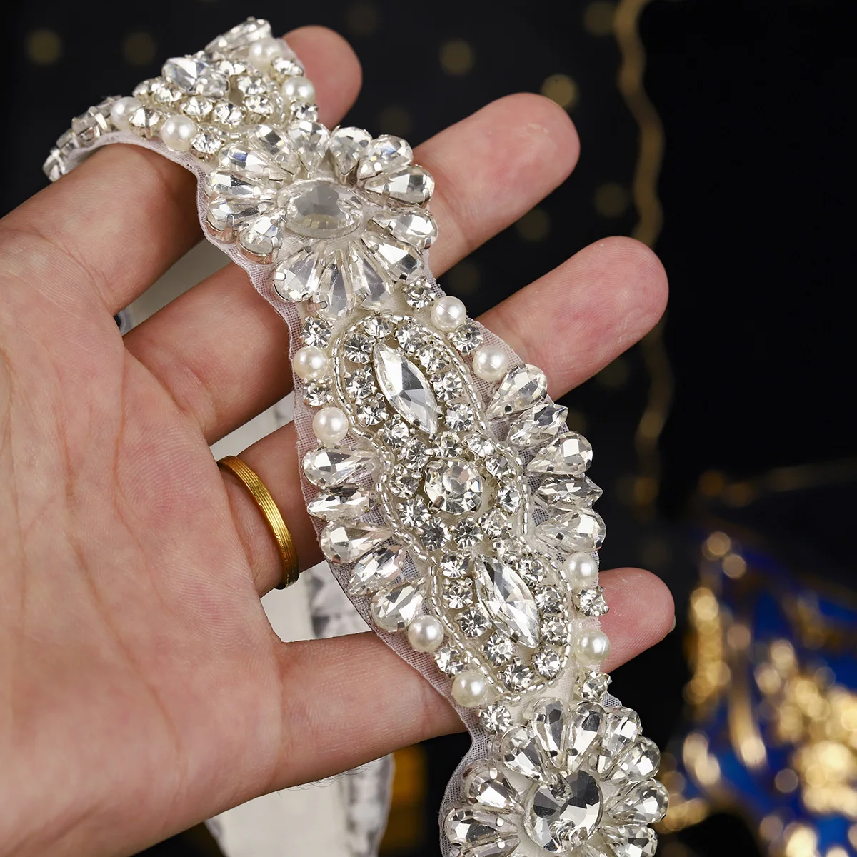 Luxury Sliver Heavy Duty Bridal Girdle Sparkling Crystal Flower Belt For Women Palace Style Aristocrat Waist Chain As Gifts
Luxury Sliver Heavy Duty Bridal Girdle Sparkling Crystal Flower Belt For Women Palace Style Aristocrat Waist Chain As Gifts