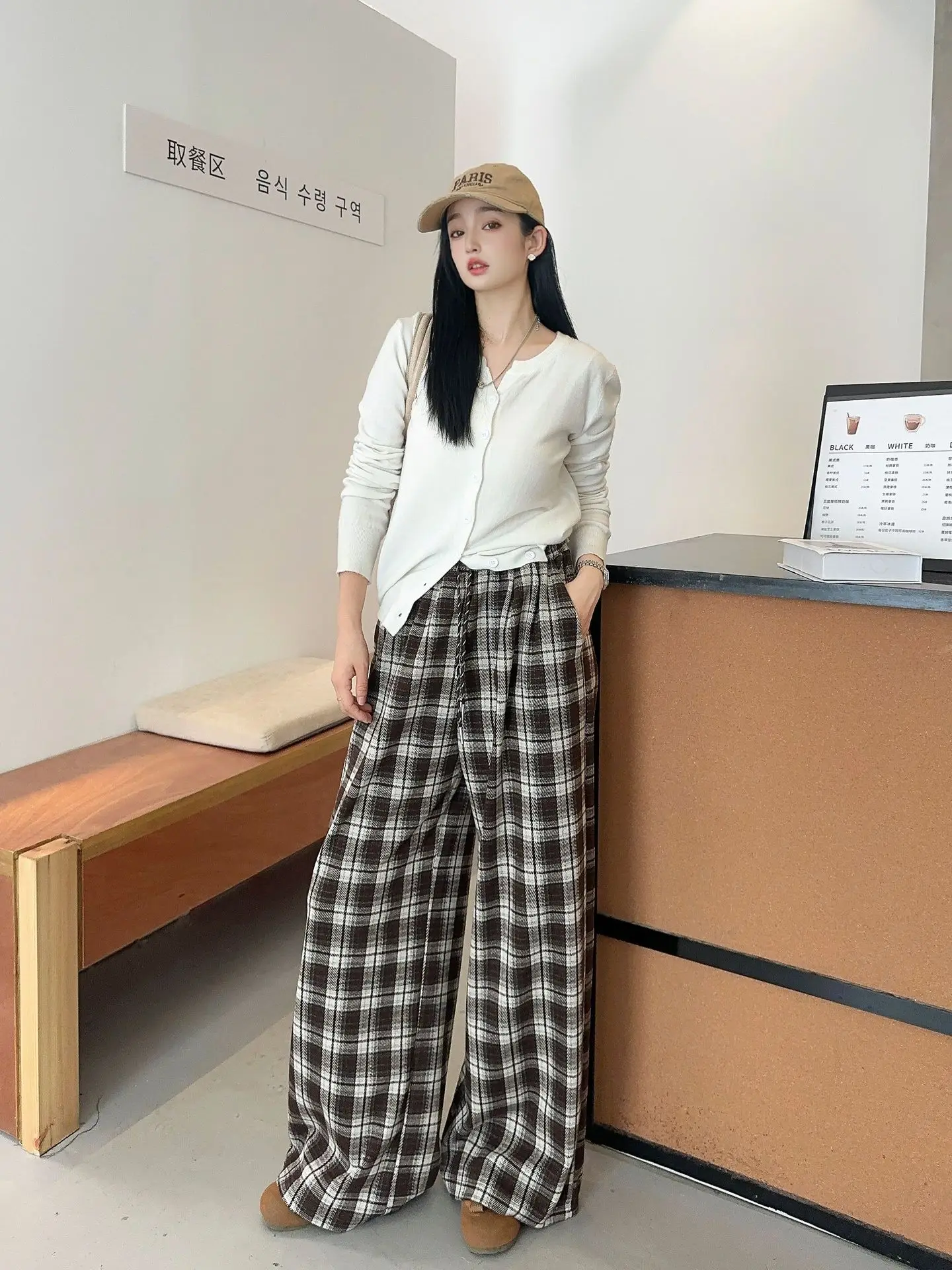 Корейский стиль, клетчатые прямые брюки, женские осенние свободные универсальные облегающие брюки с эластичной резинкой на талии, модные брюки
Корейский стиль, клетчатые прямые брюки, женские осенние свободные универсальные облегающие брюки с эластичной резинкой на талии, модные брюки