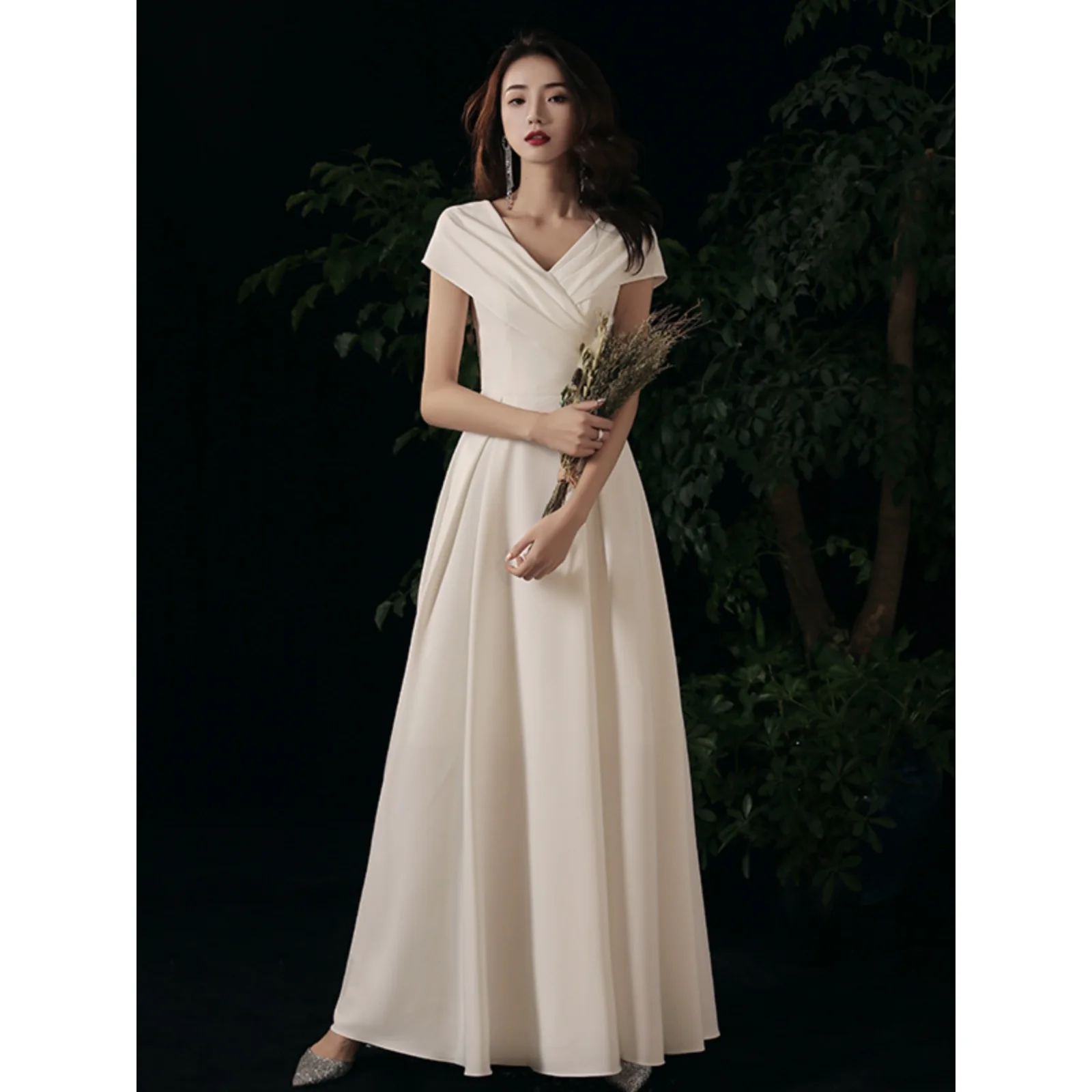 Ele White Evening Dr Birthday Par Long Skirt Ladylike Small Evening Gown Women's Faionable Mid-Waist Gown
Ele White Evening Dr Birthday Par Long Skirt Ladylike Small Evening Gown Women's Faionable Mid-Waist Gown