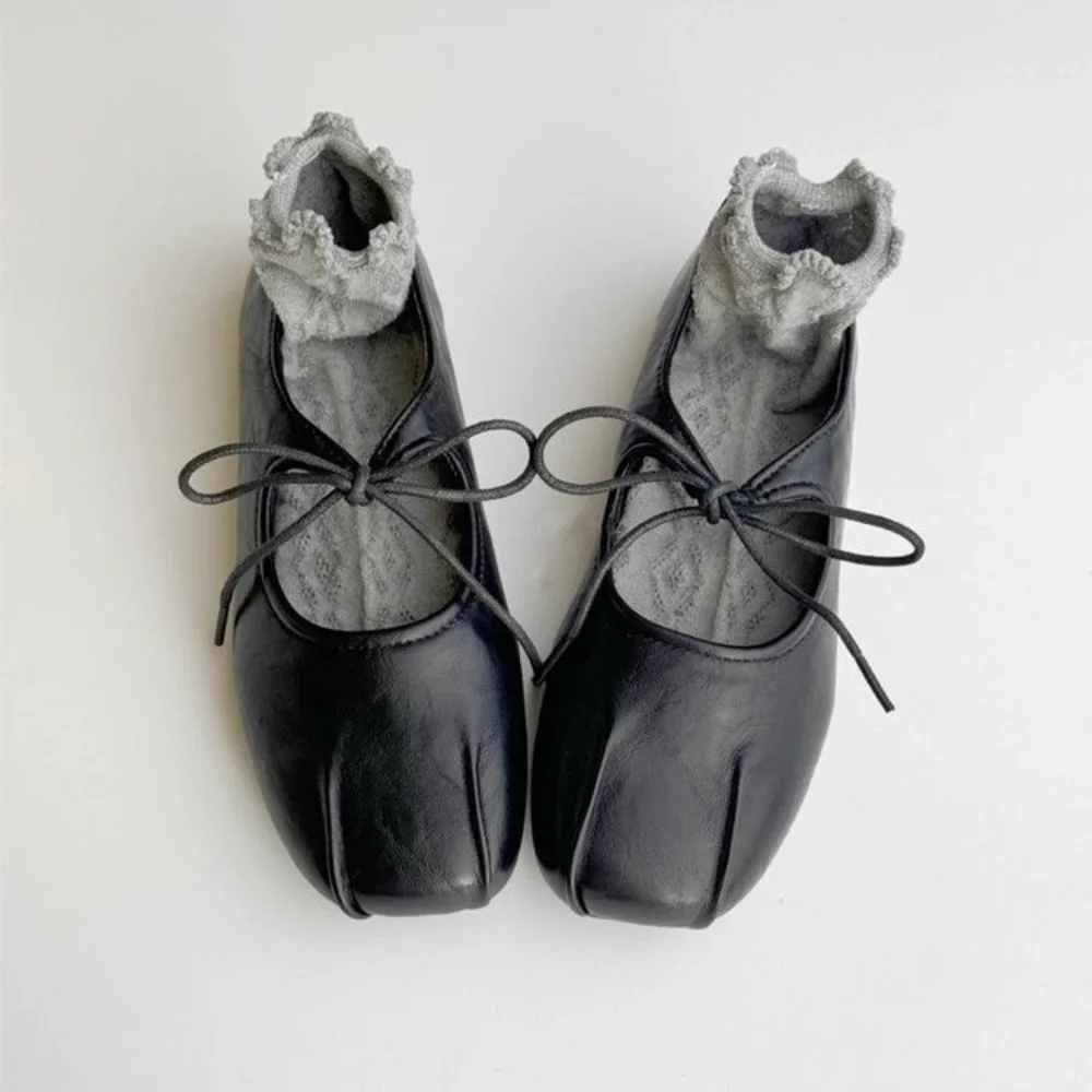 Women's Black Leather Ballet Flats, Square Toe Lace-up Casual Shoes, Comfortable Footwear for Office Party Wear
Women's Black Leather Ballet Flats, Square Toe Lace-up Casual Shoes, Comfortable Footwear for Office Party Wear