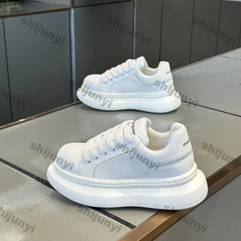 2026 Spring New Hard Wearing Chunky Sneakers Comfort Non Slip Soft Sole Casual Platform Shoes Trendy Men Vulcanize Shoes
2026 Spring New Hard Wearing Chunky Sneakers Comfort Non Slip Soft Sole Casual Platform Shoes Trendy Men Vulcanize Shoes