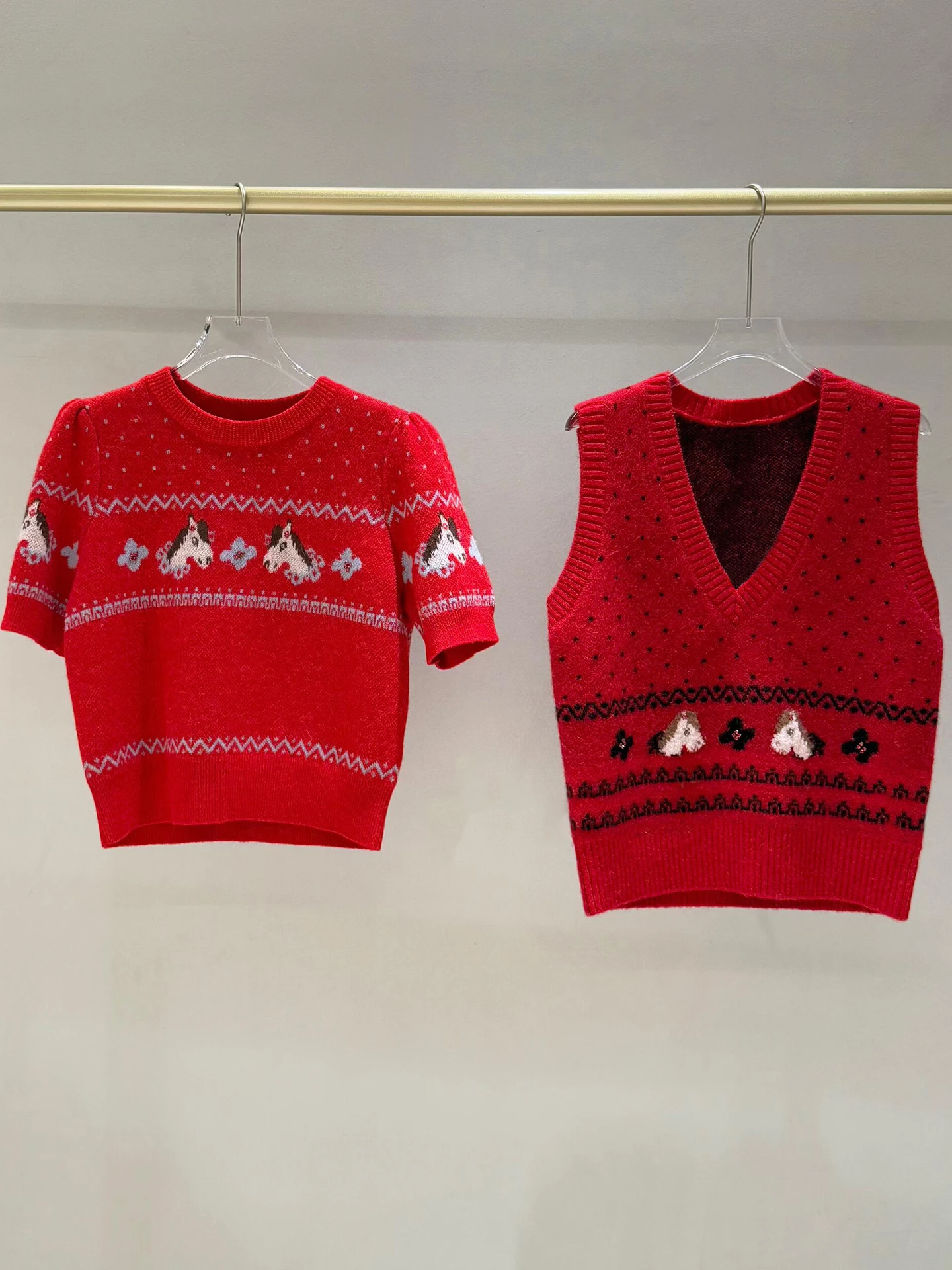 High-End Winter Knitted Sweater Fair Isle Cartoon Embroidery Women's Fashion Retro Style Comfortable Mid-Length round Neck Top
High-End Winter Knitted Sweater Fair Isle Cartoon Embroidery Women's Fashion Retro Style Comfortable Mid-Length round Neck Top