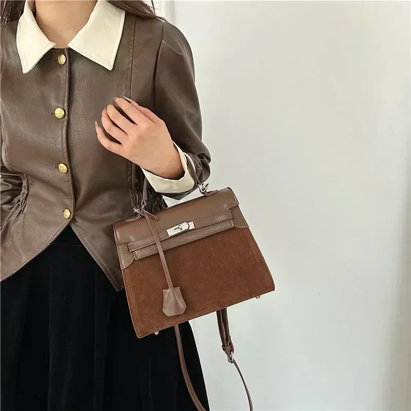 2025 Convertible Crossbody Shoulder Bag Vegan Leather Work To Weekend Quiet Luxury Minimalist Architectural TikTok Viral
2025 Convertible Crossbody Shoulder Bag Vegan Leather Work To Weekend Quiet Luxury Minimalist Architectural TikTok Viral