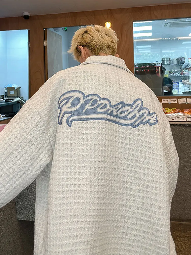 Модный мужской жакет с воротником в стиле барокко, весенне-осенний, свободного кроя, винтажный, в гонконгском стиле, больших размеров, повседневный, с длинными рукавами
Модный мужской жакет с воротником в стиле барокко, весенне-осенний, свободного кроя, винтажный, в гонконгском стиле, больших размеров, повседневный, с длинными рукавами