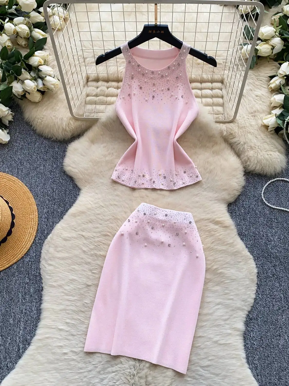 High Street French Luxury Diamonds Knitted Summer Outfit Woman Slim Tank Top + High Waist Skirt Two Piece Set Sweet 2pcs Suits
High Street French Luxury Diamonds Knitted Summer Outfit Woman Slim Tank Top + High Waist Skirt Two Piece Set Sweet 2pcs Suits
