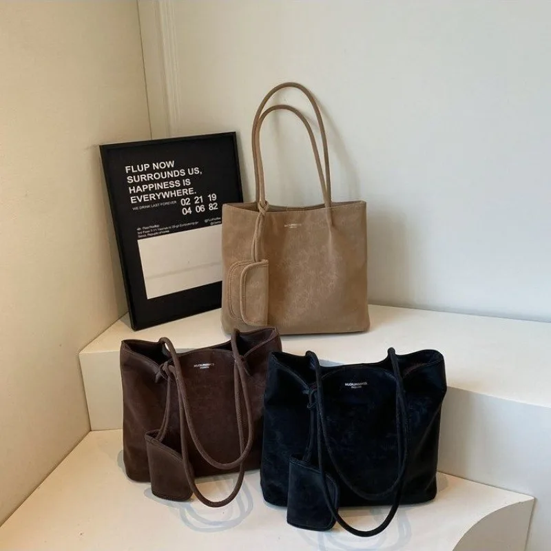 Простые роскошные сумки для подгузников для женщин, элегантная кожаная сумка через плечо, минималистичная винтажная сумка большой вместимости, модная сумка для поездок на работу
Простые роскошные сумки для подгузников для женщин, элегантная кожаная сумка через плечо, минималистичная винтажная сумка большой вместимости, модная сумка для поездок на работу