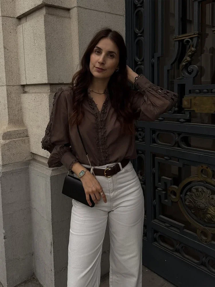 Elegant Lace Patchwork Short Shirt Women Chic Round Neck Full Sleeve Single Breasted Crop Blouses 2026 New Commute Office Shirts
Elegant Lace Patchwork Short Shirt Women Chic Round Neck Full Sleeve Single Breasted Crop Blouses 2026 New Commute Office Shirts