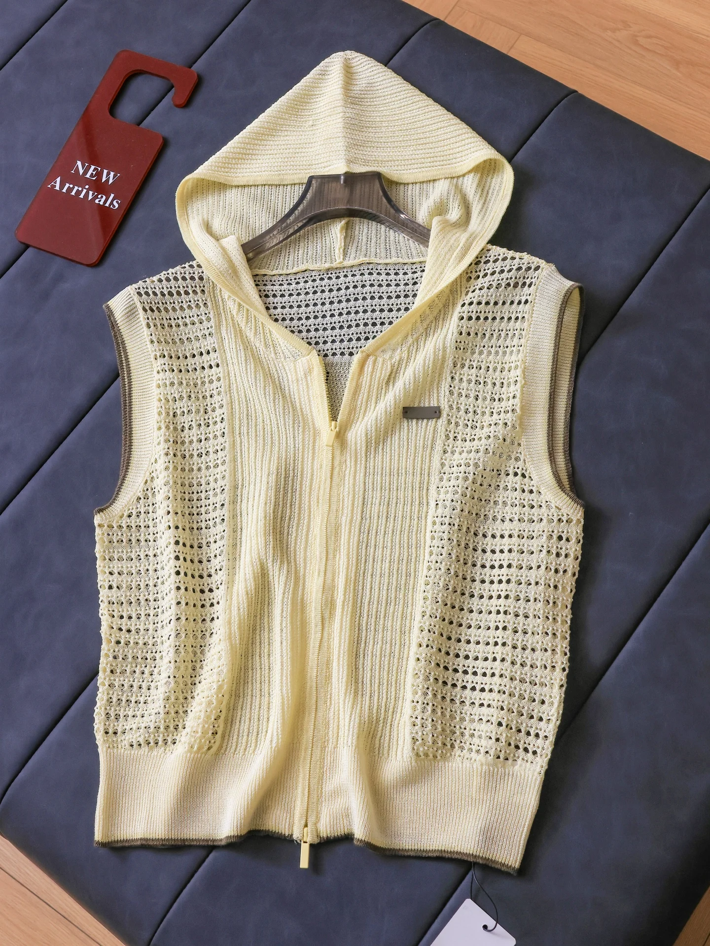 Women's Summer Thin Hollow out Sleeveless Vest Knitted Top Hooded Casual Style Zipper Closure Front Single Piece Fashionable
Women's Summer Thin Hollow out Sleeveless Vest Knitted Top Hooded Casual Style Zipper Closure Front Single Piece Fashionable