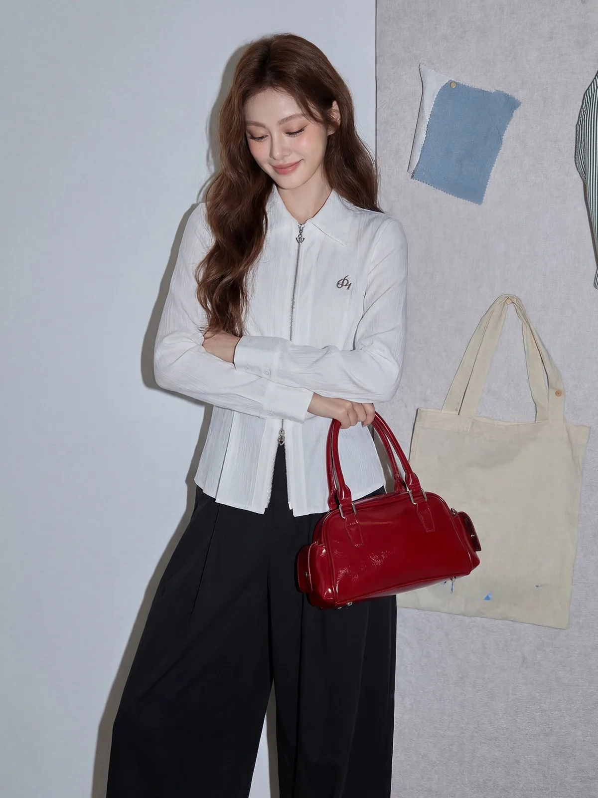 Женская белая блузка с двойной молнией, утягивающая талию, весенняя новинка, корейский стиль, универсальная, с длинным рукавом, для делового и повседневного образа.
Женская белая блузка с двойной молнией, утягивающая талию, весенняя новинка, корейский стиль, универсальная, с длинным рукавом, для делового и повседневного образа.