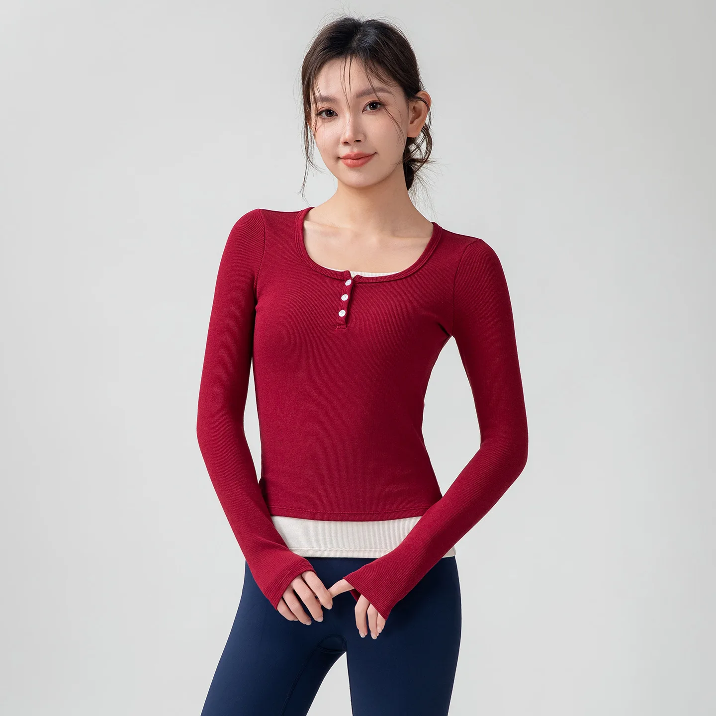 Женская осенне-зимняя футболка для йоги с длинным рукавом, имитация двухслойности, на пуговицах, облегающая, эластичная, дышащая, для фитнеса и занятий спортом на открытом воздухе
Женская осенне-зимняя футболка для йоги с длинным рукавом, имитация двухслойности, на пуговицах, облегающая, эластичная, дышащая, для фитнеса и занятий спортом на открытом воздухе