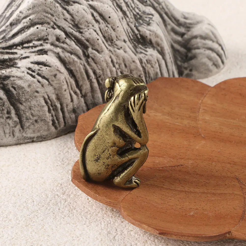 Miniature Brass Monkey Statue Elegant Polished Finish Retro Animal Ornament for Desk Decor Collection Gift for Family Friends
Miniature Brass Monkey Statue Elegant Polished Finish Retro Animal Ornament for Desk Decor Collection Gift for Family Friends