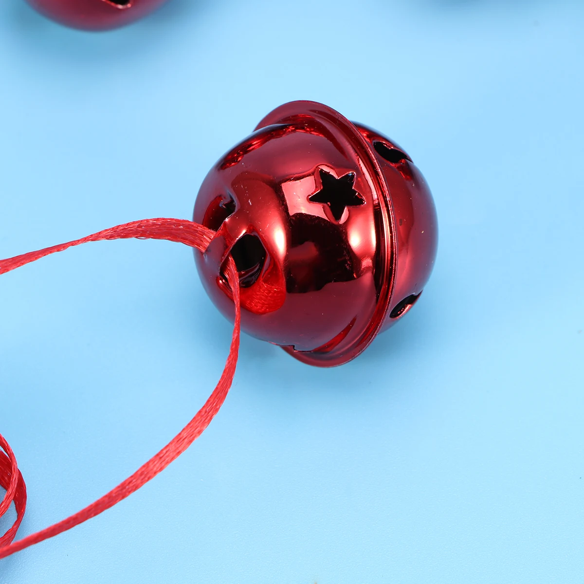 21Pcs Bell Ribbon Set Multi Size Shiny Bells with Ribbon DIY Hanging Bells for Christmas Party Craft Wind Chime Decoration
21Pcs Bell Ribbon Set Multi Size Shiny Bells with Ribbon DIY Hanging Bells for Christmas Party Craft Wind Chime Decoration