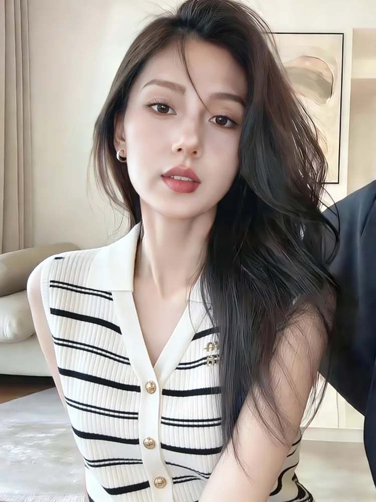 Summer New Style Short Knitted Vest Women's Collar Embroidered Striped Self-Kept Design Korean Version Slim Fit Top
Summer New Style Short Knitted Vest Women's Collar Embroidered Striped Self-Kept Design Korean Version Slim Fit Top