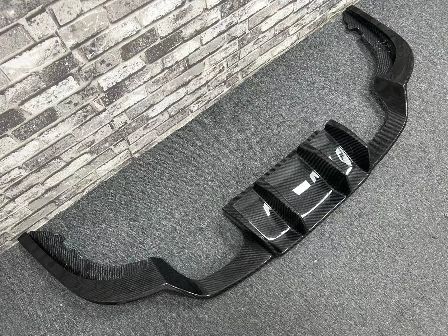 Suitable For BMW F87 M2 M2C Diffuser Dry Carbon V-Style Integrated Rear Lip
Suitable For BMW F87 M2 M2C Diffuser Dry Carbon V-Style Integrated Rear Lip