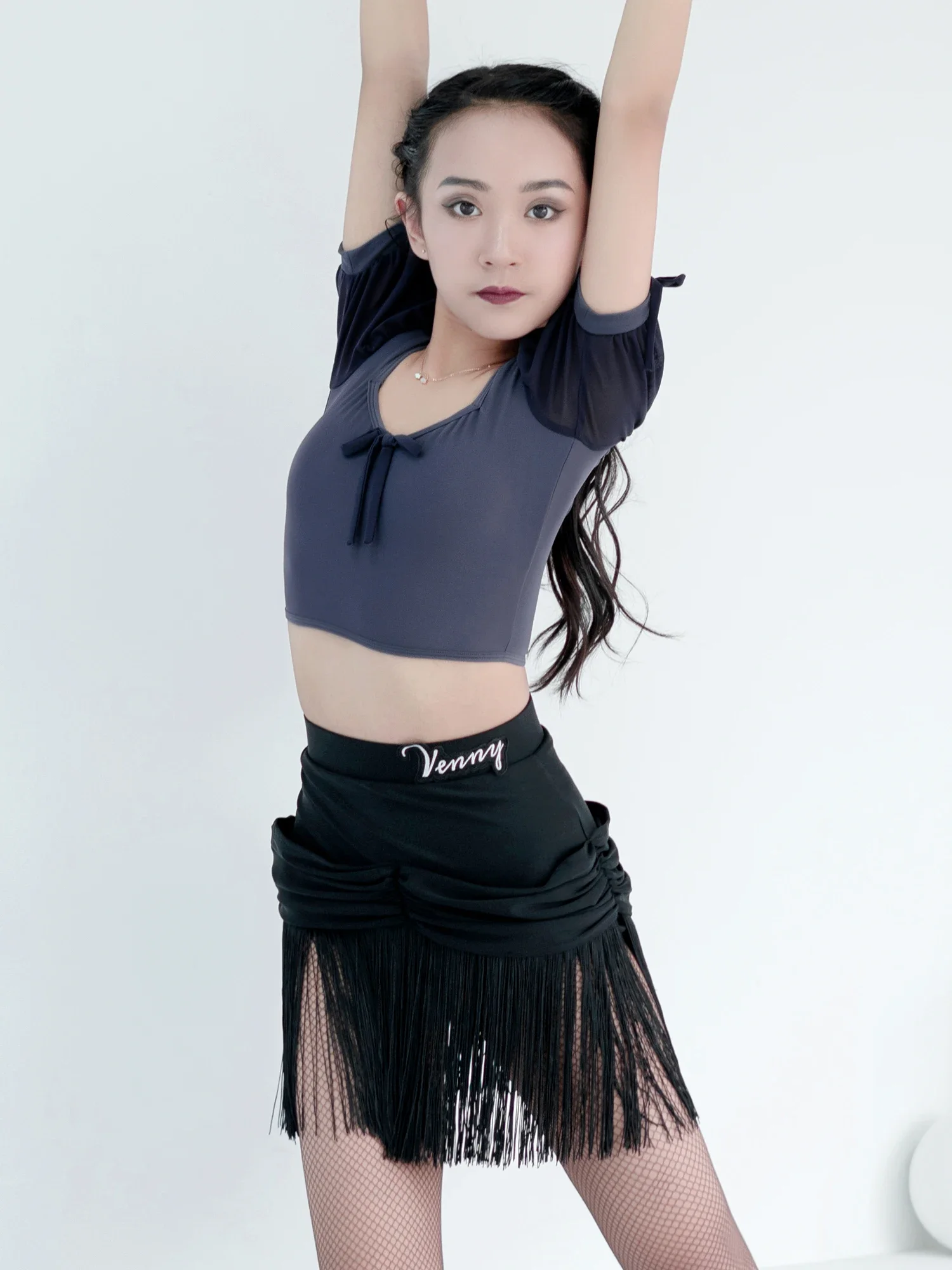 Vennystyle Latin Dance Dress Women Dance Training Short Sleeve Mesh Panels Fringe Pleated Skirt Bow Accents Design
Vennystyle Latin Dance Dress Women Dance Training Short Sleeve Mesh Panels Fringe Pleated Skirt Bow Accents Design