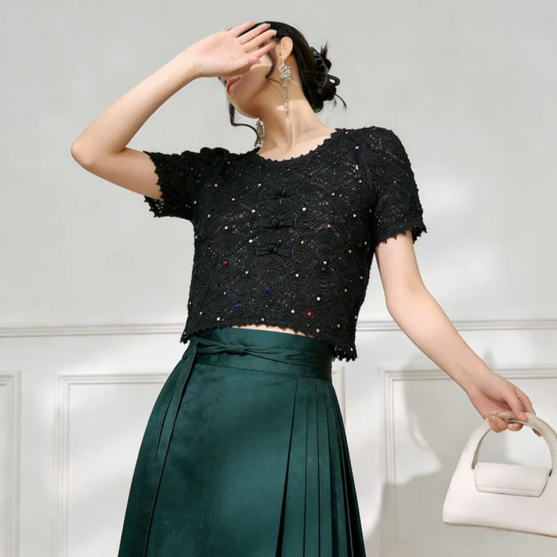 knit top with new-style button and colorful decoration, short with wavy edges, round neck, short-sleev
knit top with new-style button and colorful decoration, short with wavy edges, round neck, short-sleev