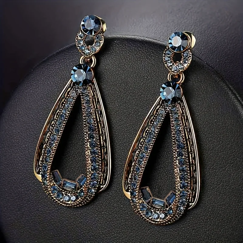 1 pair of new European and American style earrings, stylish exaggerated earrings, personalized retro drop earrings and studs, women's ear jewelry
1 pair of new European and American style earrings, stylish exaggerated earrings, personalized retro drop earrings and studs, women's ear jewelry