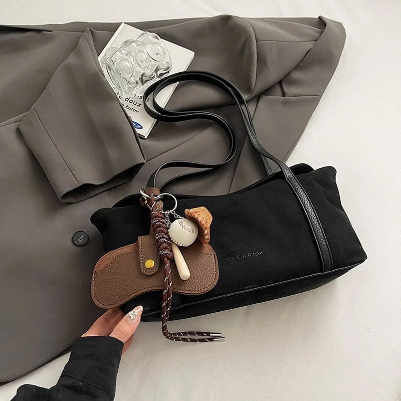 Осенне-зимняя винтажная женская сумка, замшевая сумка на плечо, роскошный дизайнерский клатч с верхней ручкой, кошелек для женщин, сумки в стиле ретро
Осенне-зимняя винтажная женская сумка, замшевая сумка на плечо, роскошный дизайнерский клатч с верхней ручкой, кошелек для женщин, сумки в стиле ретро