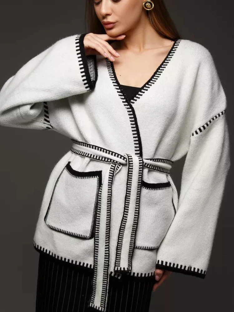 2025 Autumn and Winter Fashion New Women's Elegant Knitted Sweater Cardigan Commuting Street Tie Waist Contrasting Color Jacket
2025 Autumn and Winter Fashion New Women's Elegant Knitted Sweater Cardigan Commuting Street Tie Waist Contrasting Color Jacket