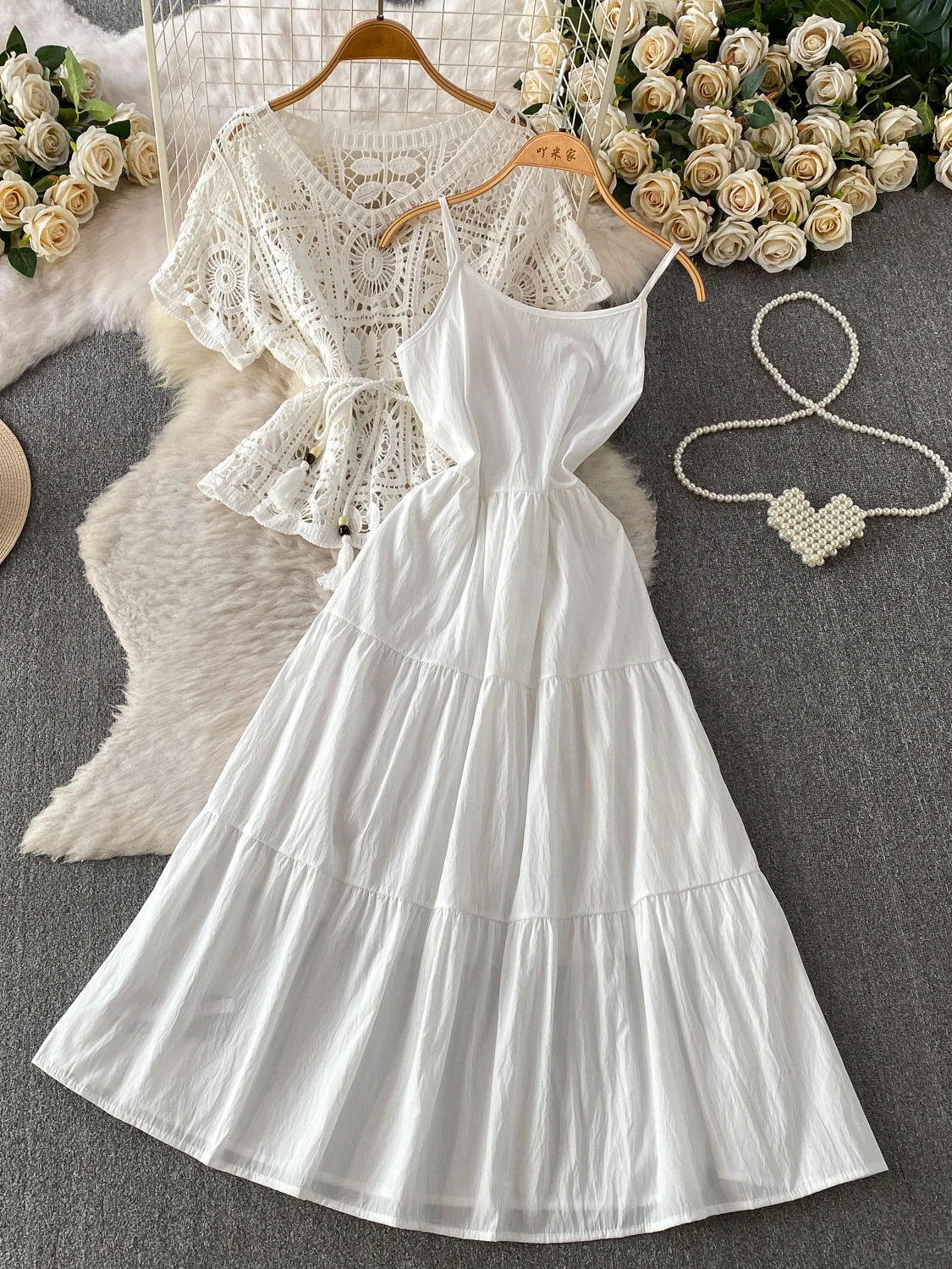Bohemian Beach Style Lace Crop Top And Halter Dress Two-Piece Set with Waist-Cinching Bow V-Neck Short Sleeve Women's Fashion
Bohemian Beach Style Lace Crop Top And Halter Dress Two-Piece Set with Waist-Cinching Bow V-Neck Short Sleeve Women's Fashion