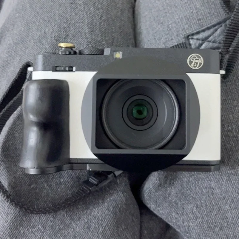 Алюминиевая металлическая квадратная бленда для объектива Fujifilm Fujinon XF27mm F/2,8 R WR X Series для XE4 XH2 XT4 XS10 XT5
Алюминиевая металлическая квадратная бленда для объектива Fujifilm Fujinon XF27mm F/2,8 R WR X Series для XE4 XH2 XT4 XS10 XT5