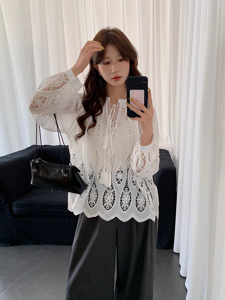 Clothland Women Sweet Embroidery Blouse V Neck Lace Up Long Sleeve Hollow Out Shirt Female Chic Tops Blusa LB346
Clothland Women Sweet Embroidery Blouse V Neck Lace Up Long Sleeve Hollow Out Shirt Female Chic Tops Blusa LB346