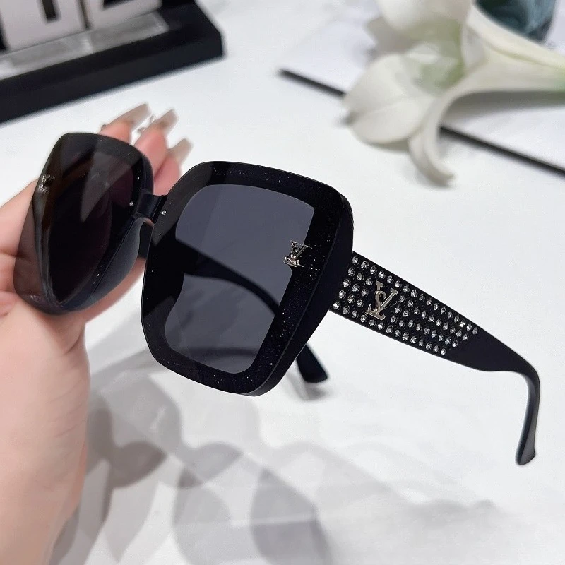New Fashionable Sunglasses with Diamond Studded High-definition Polarized Driving UV Resistant Sunglasses
New Fashionable Sunglasses with Diamond Studded High-definition Polarized Driving UV Resistant Sunglasses