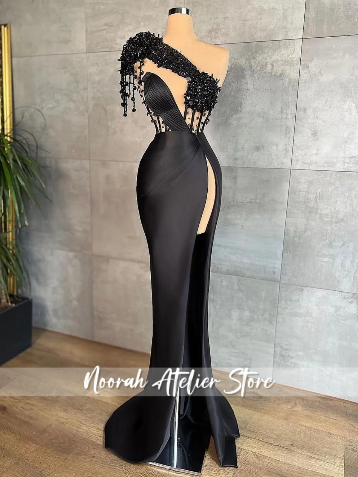 Luxury Black Beads tassel Dubai One Shoulder Evening Dresses High Slit Stain Wedding Dresses 2025 Formal Dress 2025 Customized
Luxury Black Beads tassel Dubai One Shoulder Evening Dresses High Slit Stain Wedding Dresses 2025 Formal Dress 2025 Customized