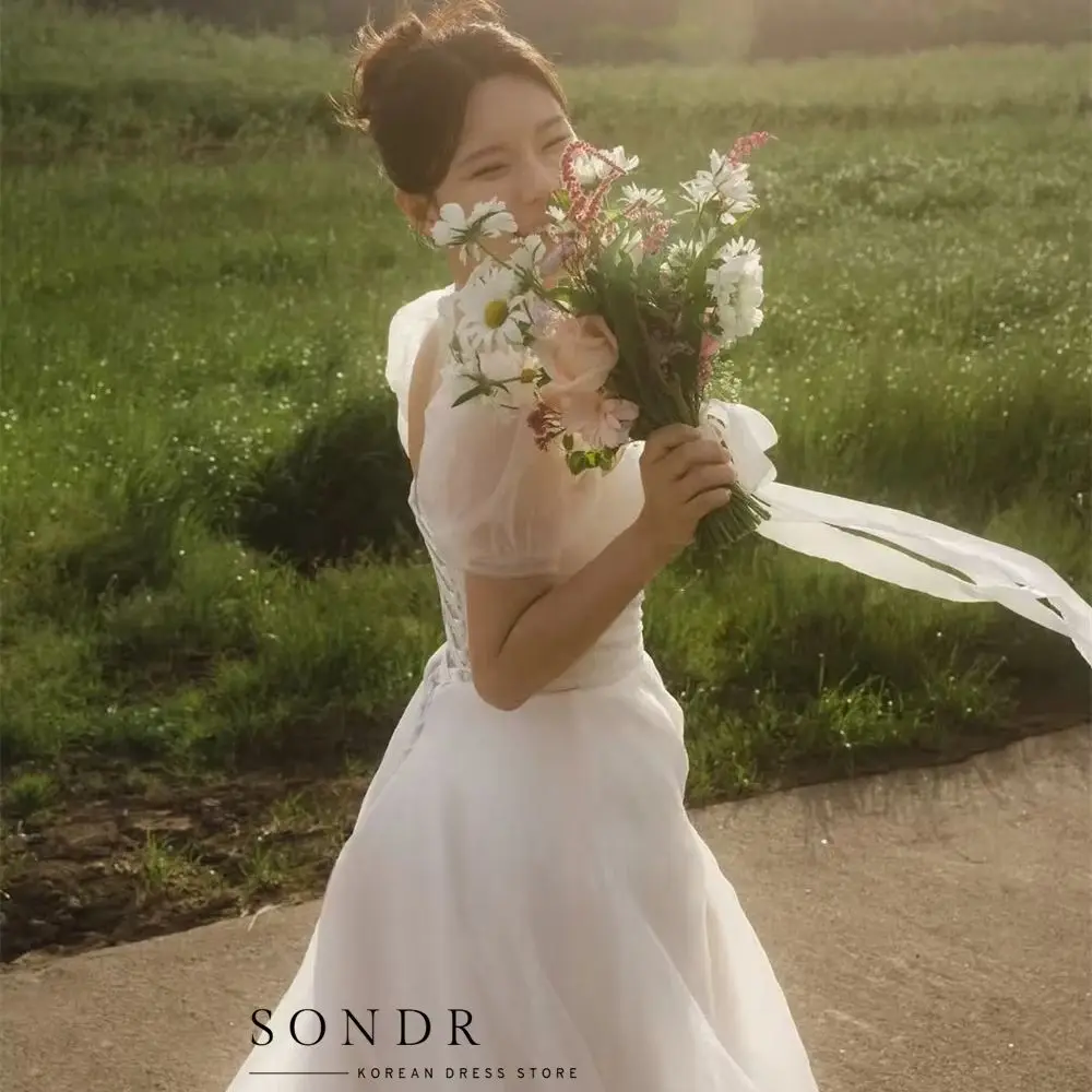 Sondr Customized Silk Organza Korean Wedding Dresses Short Sleeves A Line Corset Back Bridal Photo Shoot Gown Wedding Snap Dress
Sondr Customized Silk Organza Korean Wedding Dresses Short Sleeves A Line Corset Back Bridal Photo Shoot Gown Wedding Snap Dress
