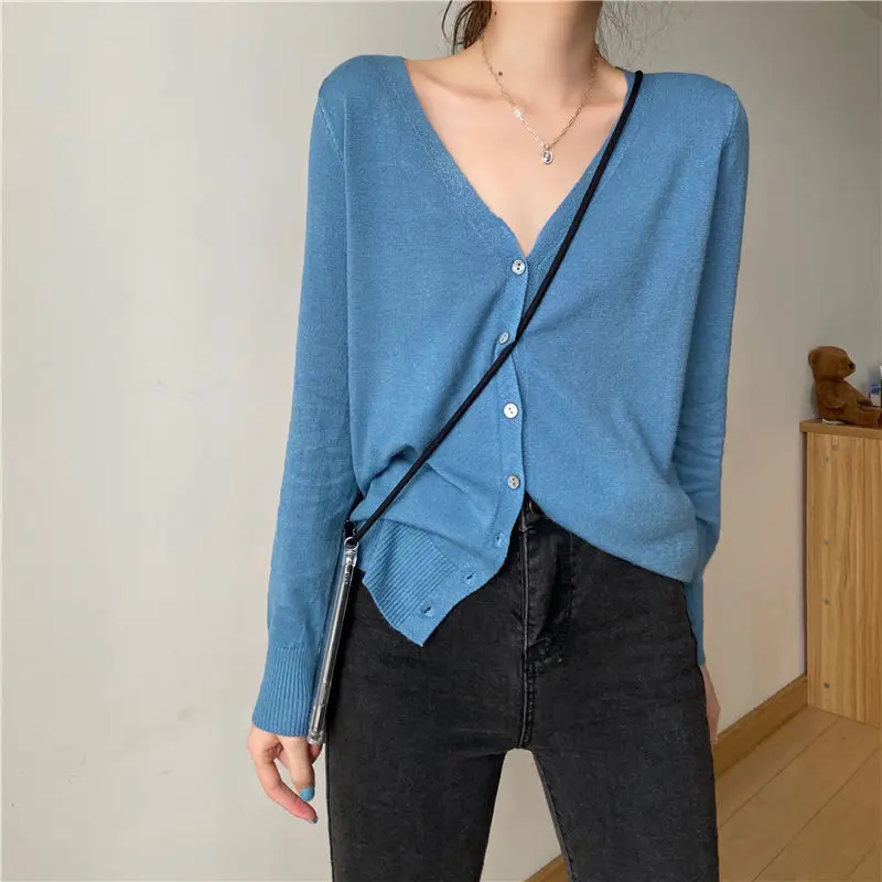Spring 2025 Women's Loose Long Sleeve Knitted Cardigan Korean Style UV Protection Fashionable Outerwear Casual Color
Spring 2025 Women's Loose Long Sleeve Knitted Cardigan Korean Style UV Protection Fashionable Outerwear Casual Color
