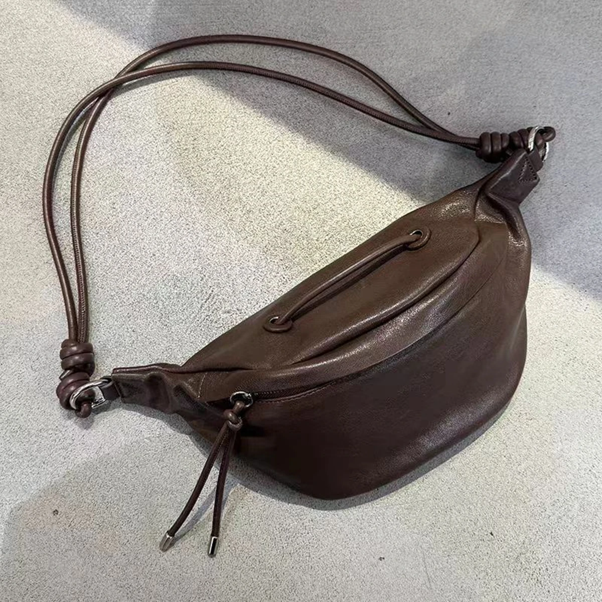 Withered Minimalist Genuine Leather Vegetable Tanned Sheepskin Chest Bag Saddle Bag Shoulder Bag Messenger Bag Women
Withered Minimalist Genuine Leather Vegetable Tanned Sheepskin Chest Bag Saddle Bag Shoulder Bag Messenger Bag Women