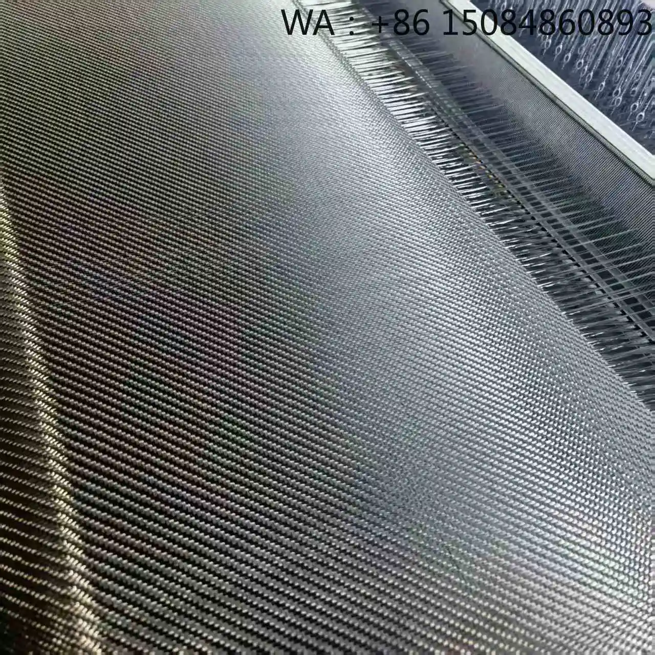 Custom 3K carbon fiber fabric, available in glossy plain and twill weave for various usage scenarios
Custom 3K carbon fiber fabric, available in glossy plain and twill weave for various usage scenarios