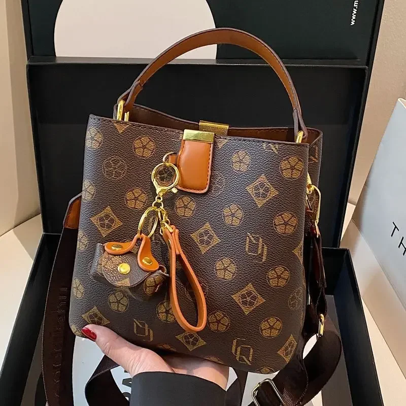 Monogram Bucket Bag Spacious Shoulder Purse for Women Vintage Print Crossbody Tote Large Capacity Bag Fashion Sling Bag
Monogram Bucket Bag Spacious Shoulder Purse for Women Vintage Print Crossbody Tote Large Capacity Bag Fashion Sling Bag